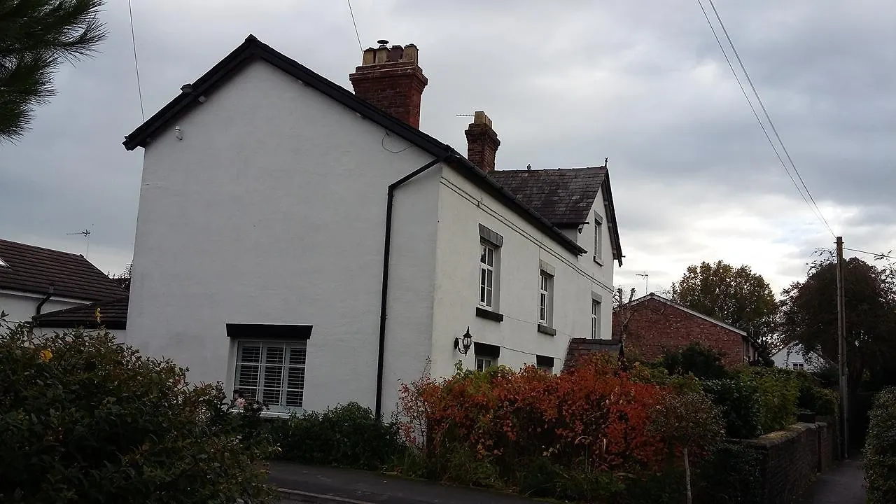 Church End Farm Bed And Breakfast Hale  Bed & Breakfast